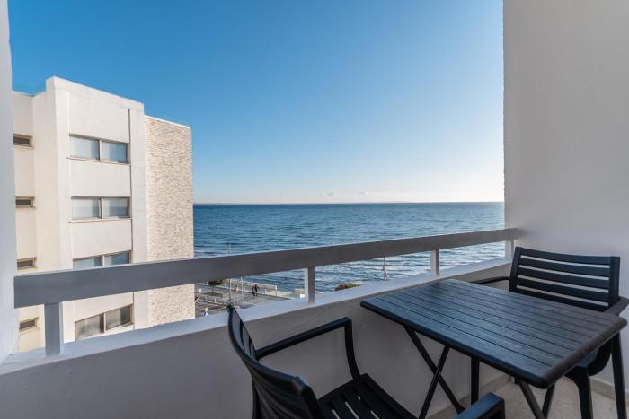 Flirty Flamingo Seaview Apartment