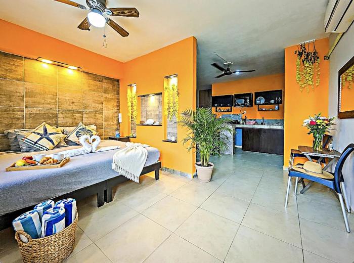 Cozy Romantic Suite Memory Foam King Bed 500m Beach Kitchen WiFi AC Value Stay 2A