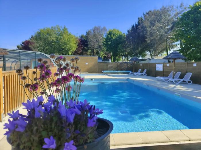 Camping 3 étoiles - Piscine - à 2 minutes des plages