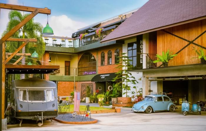 Dream Factory Hotel