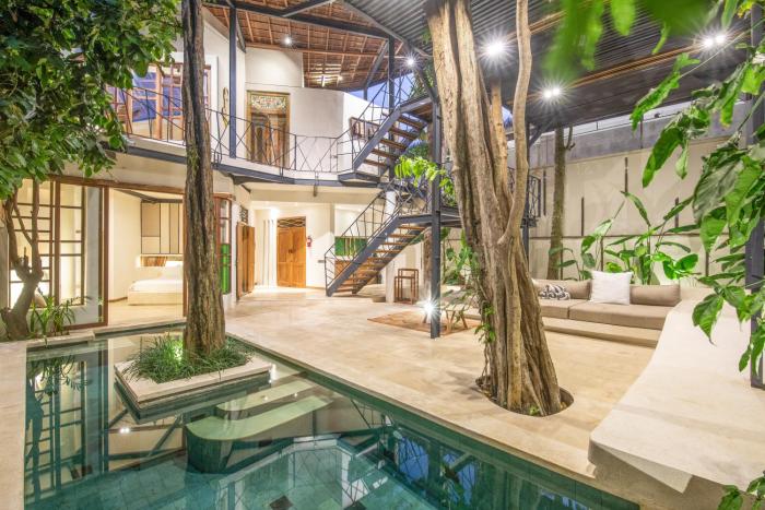 Modern 2-BR Art Deco Villa, 800m from the Beach