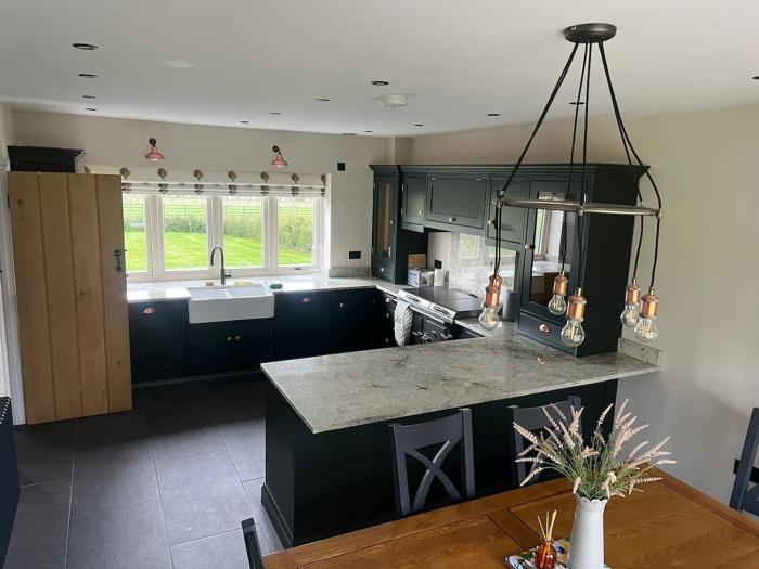 Charming 2-Bedroom Cottage in Warwickshire