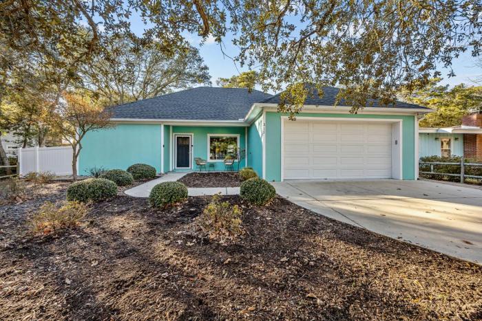 Oak Island Ranch with Firepit and Hot Tub