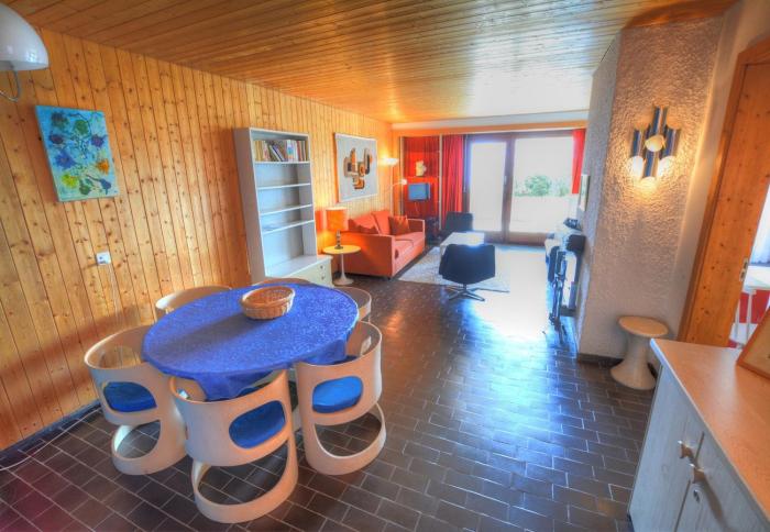 Antares 004 centre du village d Anzere vue sur les Alpes