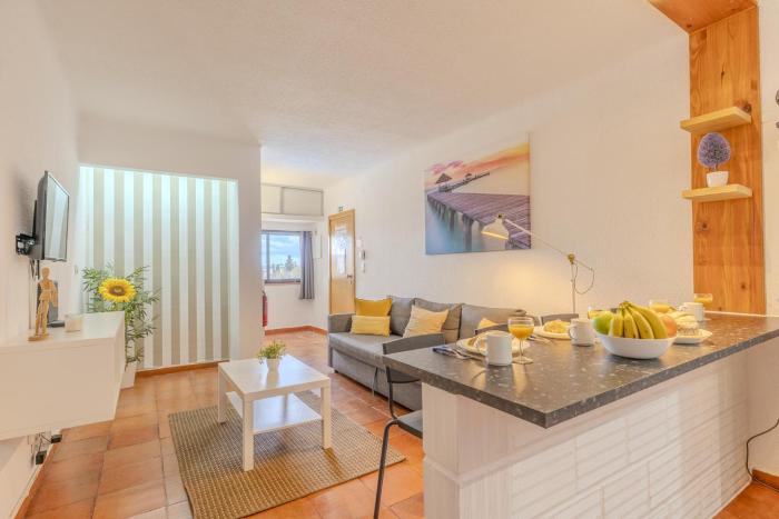 #065 Zulmira Flat by Home Holidays