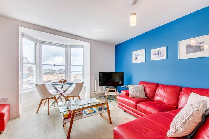 Stylish 2BR Apartment | Margate Beach & Old Town