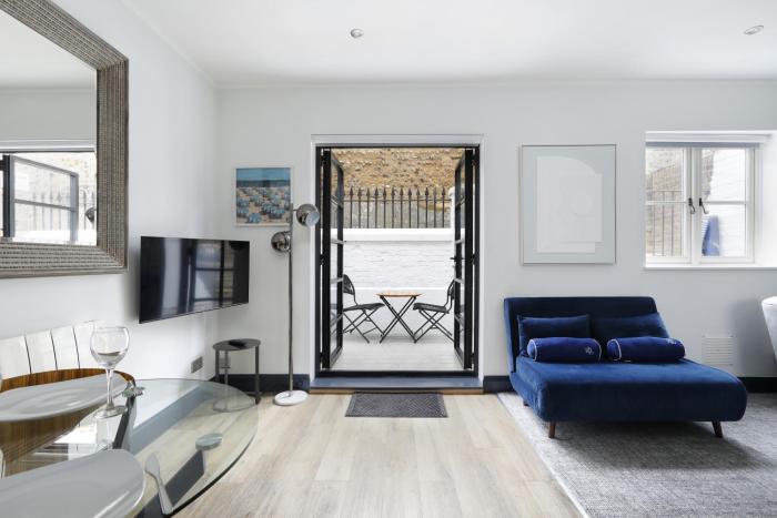 Brighton courtyard boutique