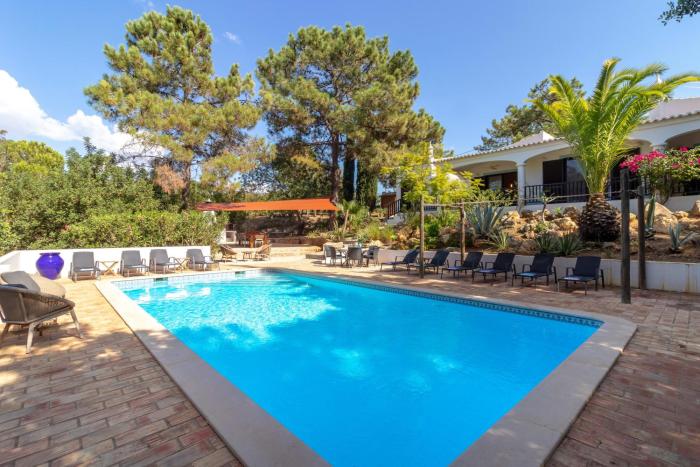 Casa Palmeiras Luxury Tranquil area BBQ Large Pool