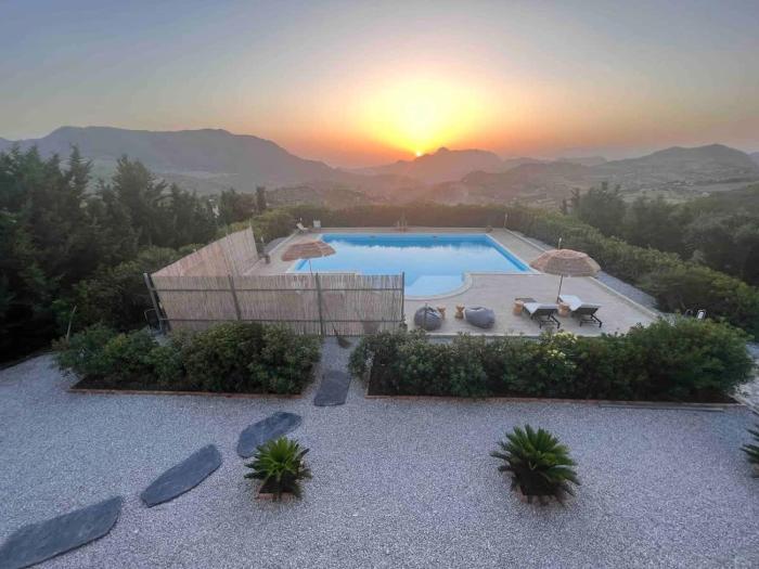 Sicilian Villa 5 BR Pool Jacuzzi Gym Sauna