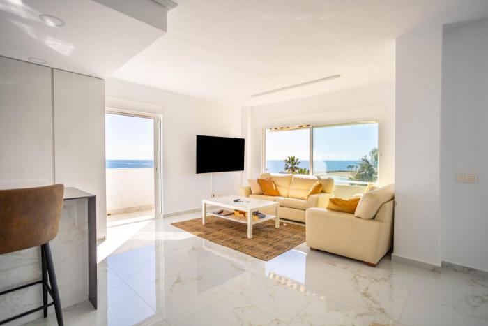 Beachfront Penthouse with sea views Puerto Banus