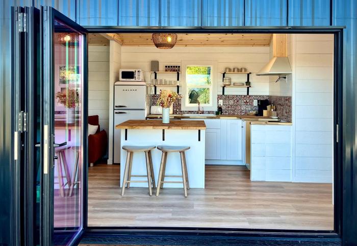 Yosemite Chalet, Spacious Tiny Home with Mountain Views!