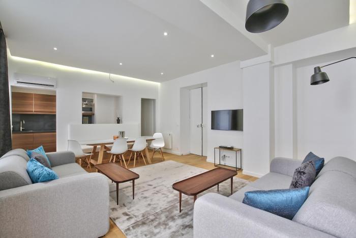 UrbanFlat 69 - Authentic Parisian Home in the Center of Paris