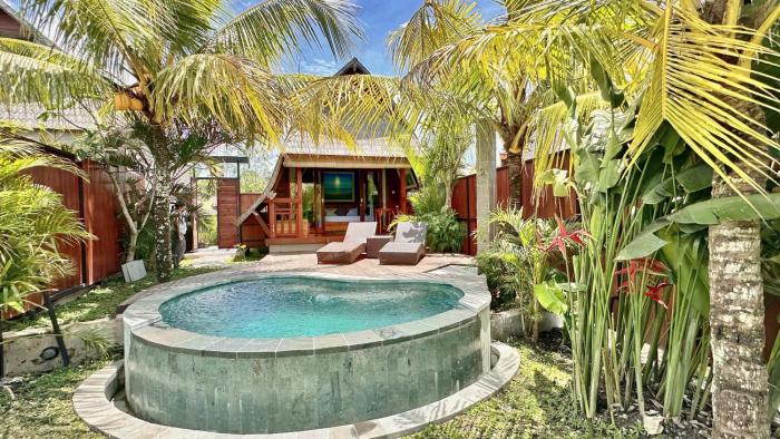 Wooden pool villa in ubud By iLys Collection