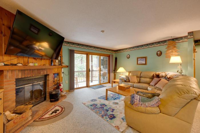 Riverfront Retreat with Deck 1 Mi to Loon Mtn!