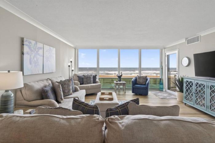 Beachfront Condo Pool Surfing Fishing EW 205