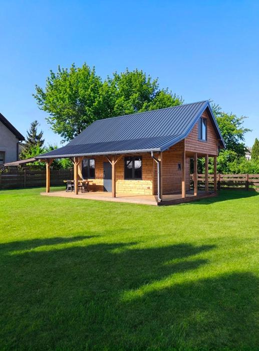 Cicha1 300 metrów od jeziora