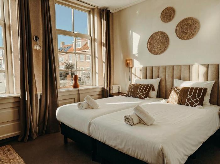 Multi-bedroom stay 9 Rooms near Beach