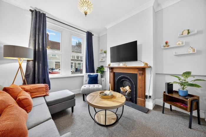 Stylish 2 bedroom house in Roath with Private Patio!