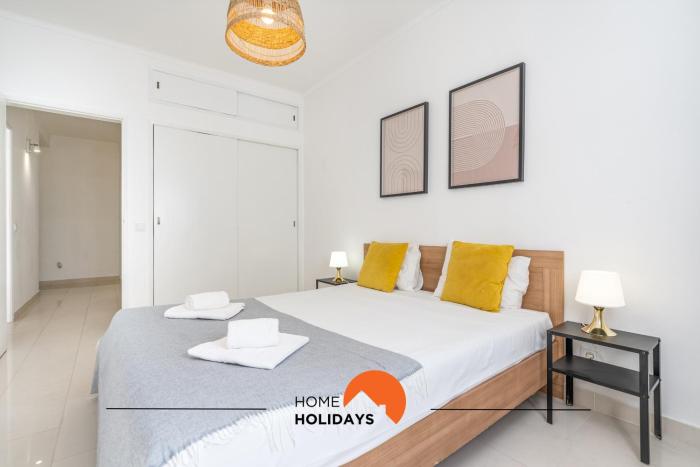 #162 Sumertime Flat by Home Holidays