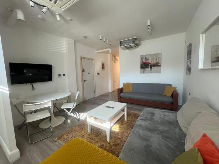 Spacious one bed Maida Vale Central Location wAC