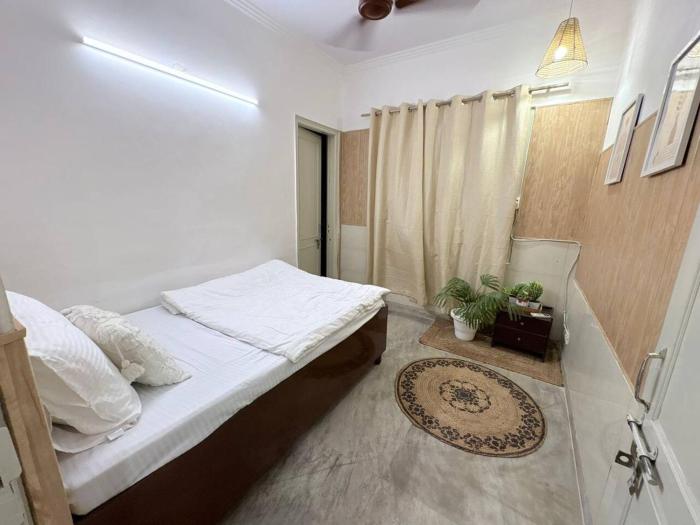 Stylish 3 BHK Close to Hauz Khas fort