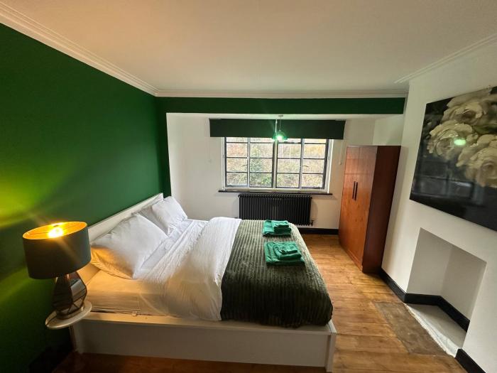 1970s Mid-Century Home with Iconic Bedrooms