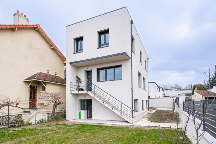 Maison 5 chambres et dépendance T2 - avec jardin - Proche Paris