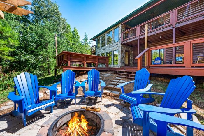 Panoramic Mtn View! 6BR Cabin, Fire Pit, BBQSL 17