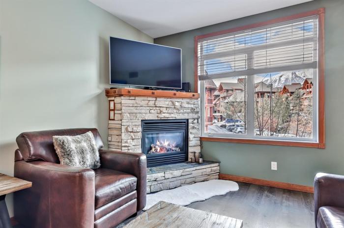 Inviting Condo Hot Tub & Relaxing Atmosphere!