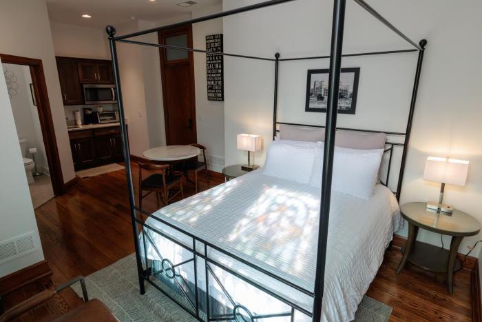 Cozy Suite inside Historic Marymount College 200A