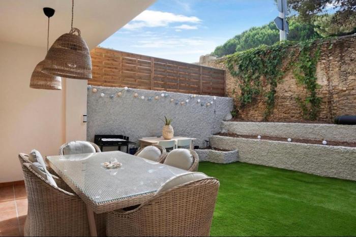 Magnificent duplex with garden and pool