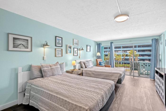 Lovely Pool Front Studio