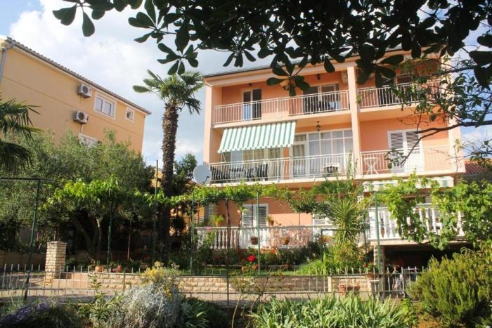 Apartments with parking space Sveti Filip i Jakov, Biograd - 25177