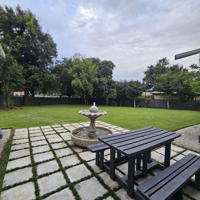 Entire Home for 6 Guests with Braai Area and Jacuzzi