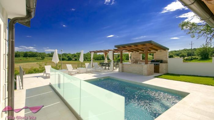 Modern villa Gloria Vita with pool in Novigrad