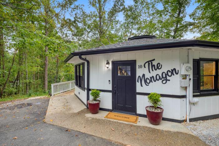 Fun & Funky Asheville Home with Pool Table, Darts
