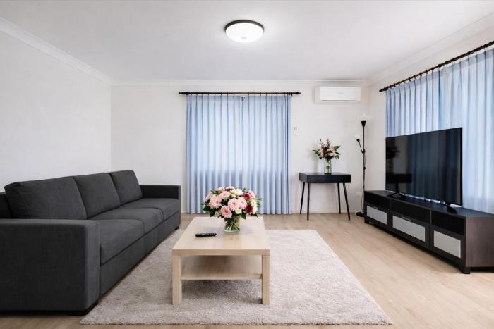 Entire house plus granny easy access to Gold Coast