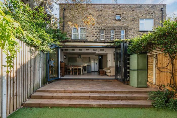 Modern 2BR Apartment in West London