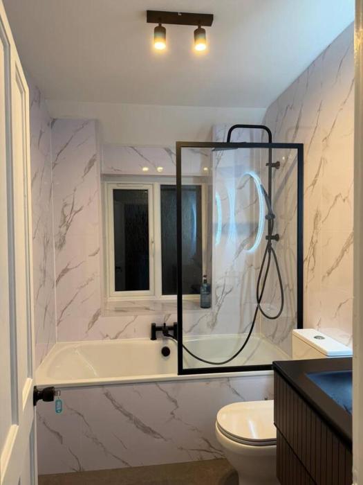 Spacious 4BR Contractor Home | Parking for 4