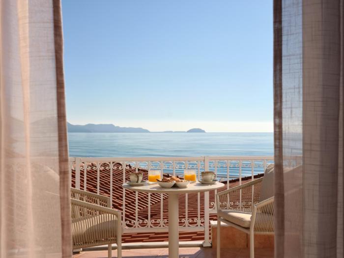 Cest La Vie - Beachfront Accommodation