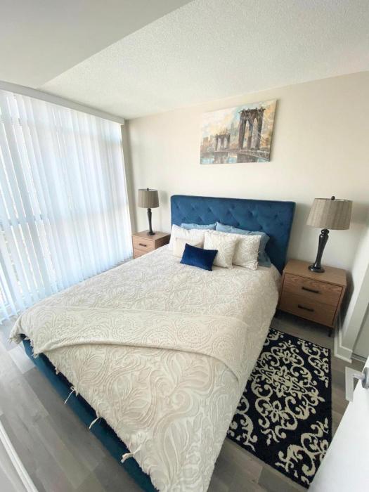 High Floor 1 Bedroom & Den Condo Iceboat Terrace Downtown Toronto