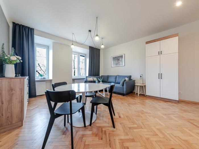 Old Town Eclectic Apartment for 6 people by BookingHost