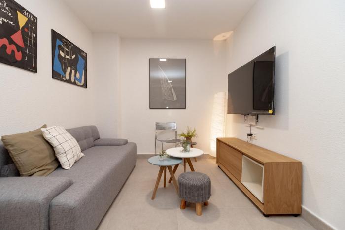 C23 Lovely 4 Bedroom close to Maria Zambrano