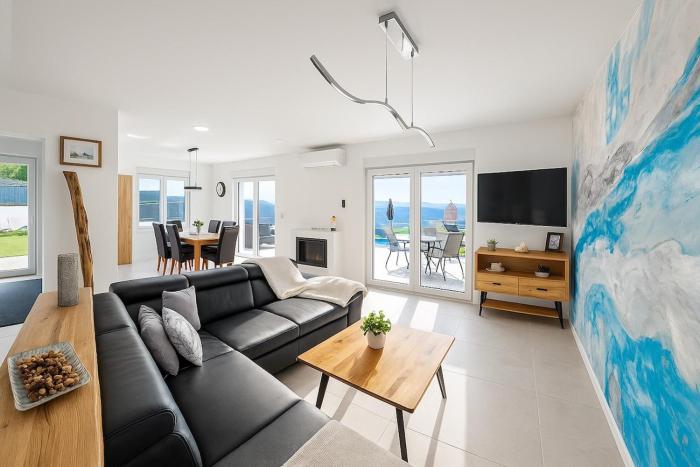 Luxury Villa - Heated Pool,Jacuzzi & Sauna