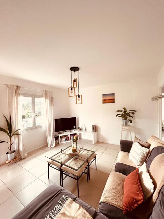Grand appartement 3 chambres, 7 à 9 personnes, a 300M de la plage