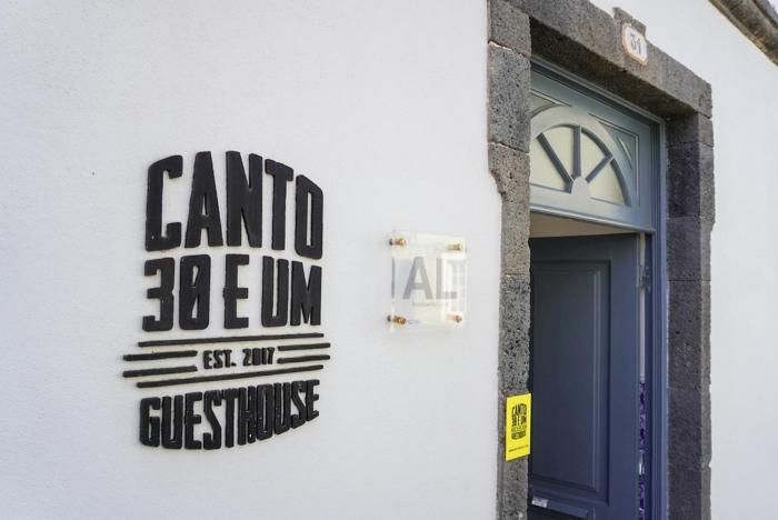Canto 30 e UM - HOST & CHILL