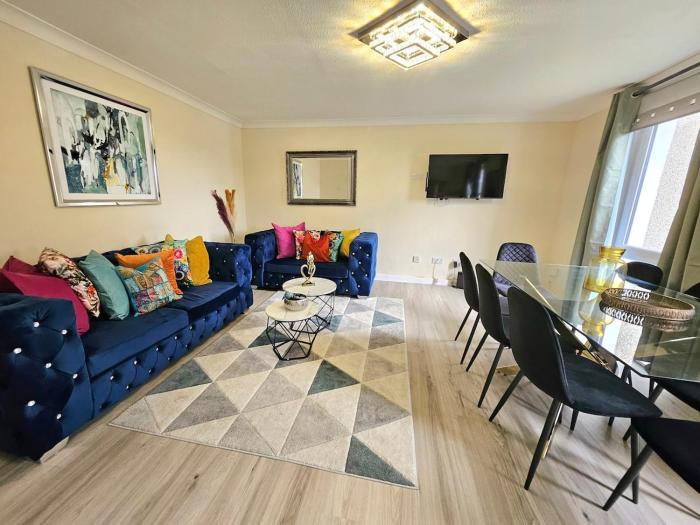 Stylish & Spacious 4 Bedroom House