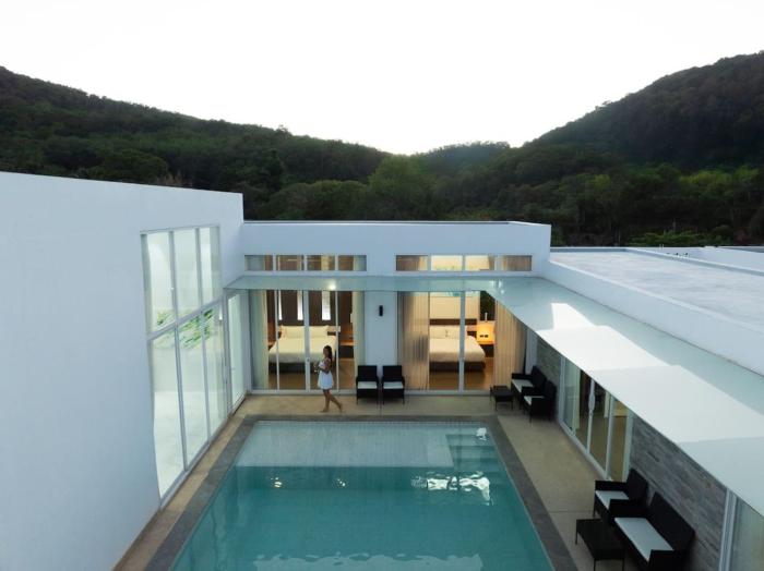 Villa Aurora 6BR Retreat with Pool, Gym