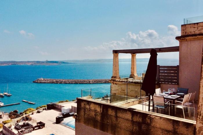 Vista Laguna, Harbour View with a Terrace