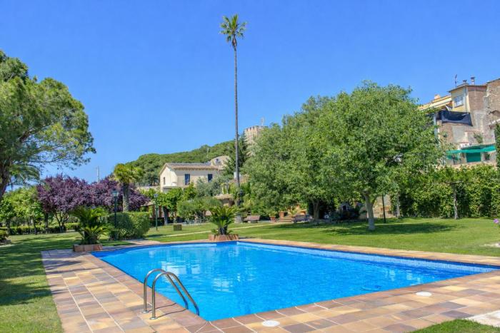 Catalunya Casas Unique sanctuary with extra large pool!